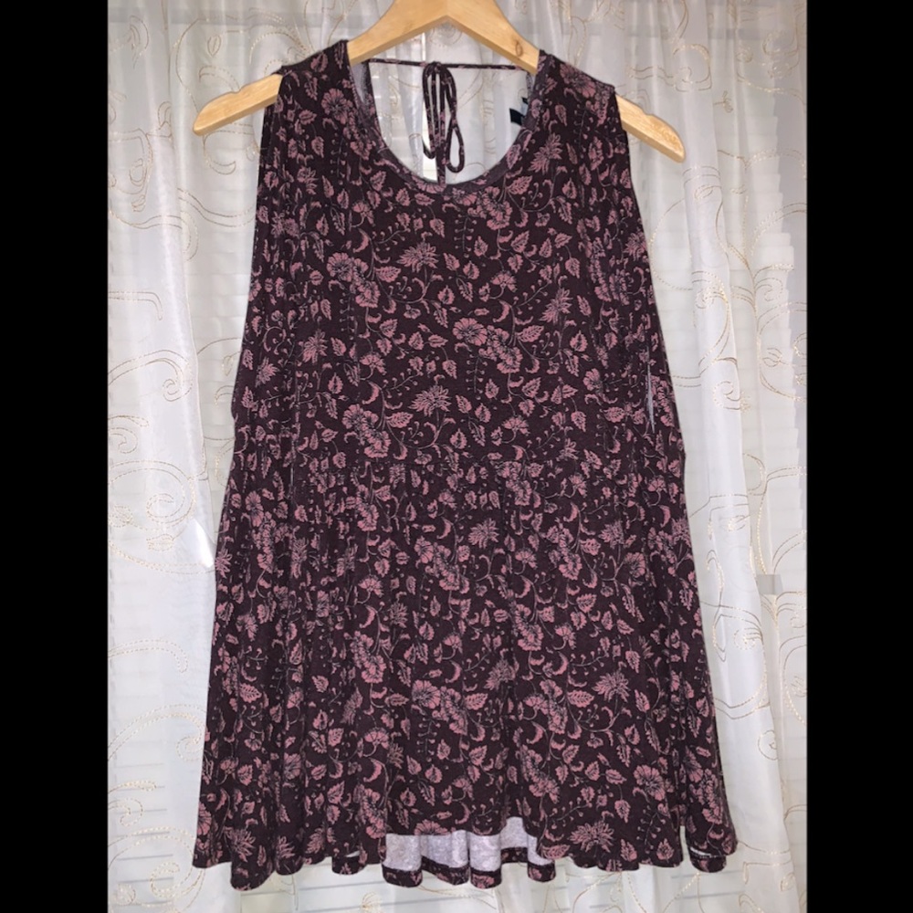 American Eagle/Floral print bell sleeved shirt